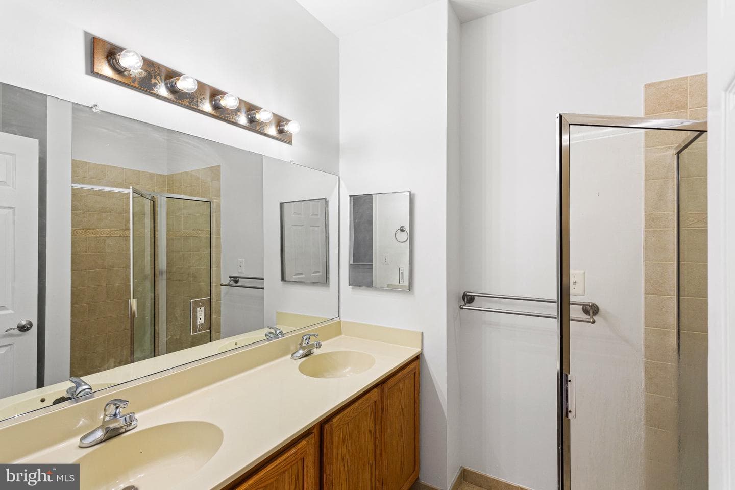 3147 W Thompson Street photo 5