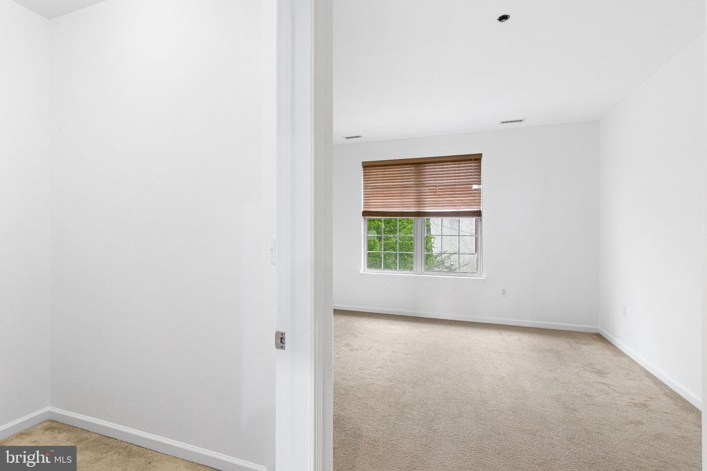 3147 W Thompson Street photo 6