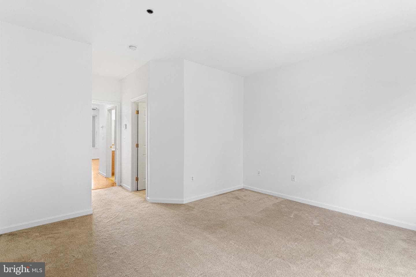 3147 W Thompson Street photo 7