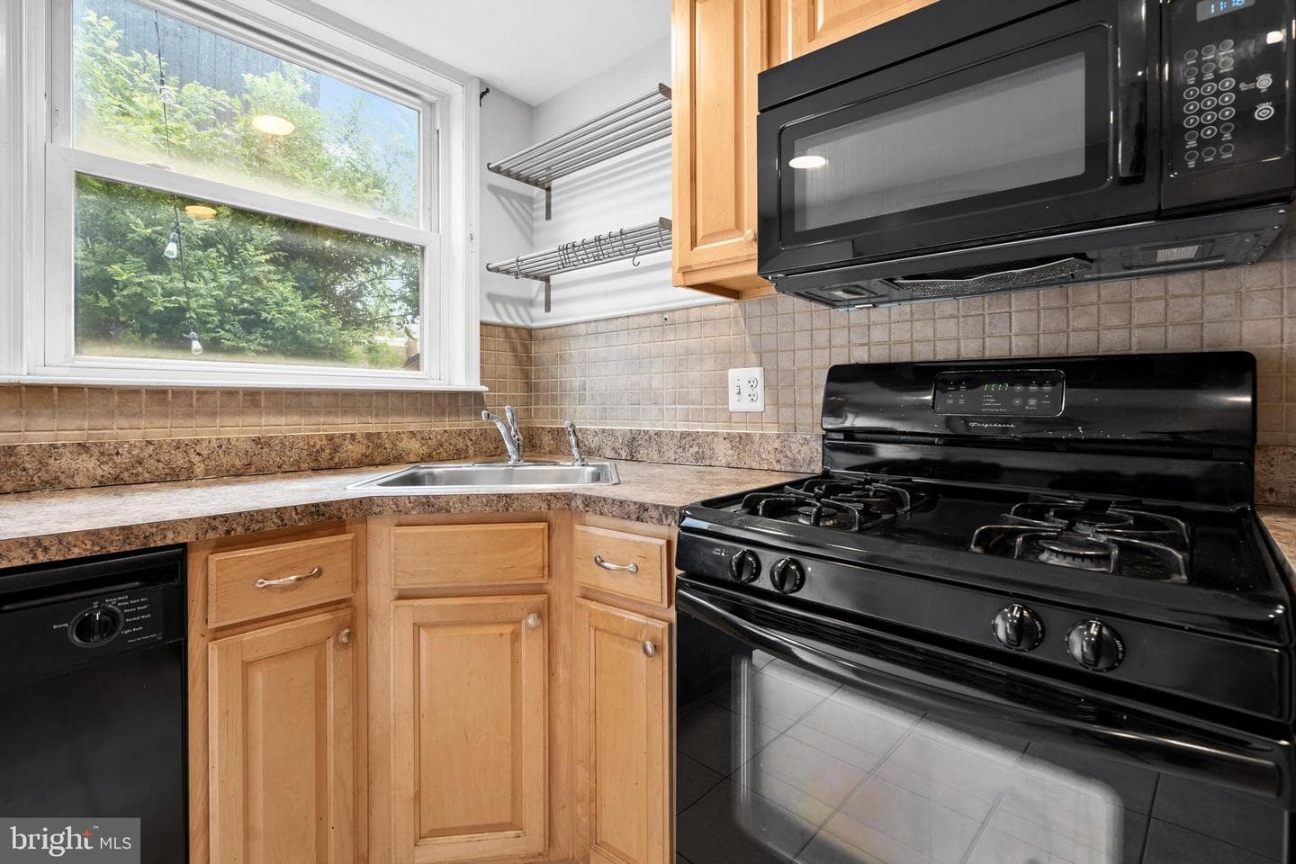 2529 E Albert Street photo 11