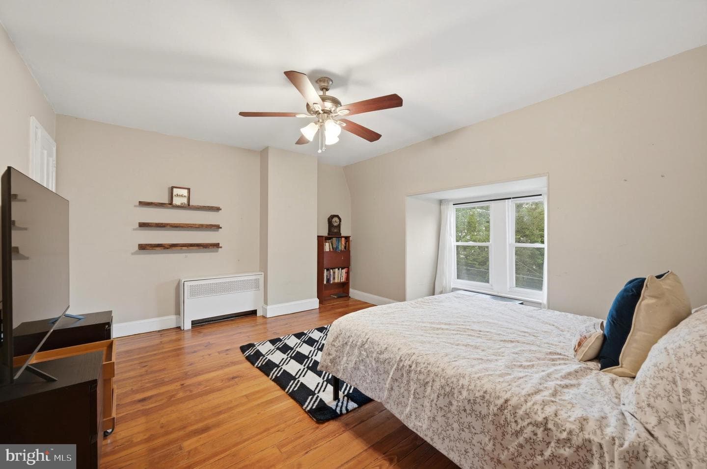 54 W Harvey Street photo 16