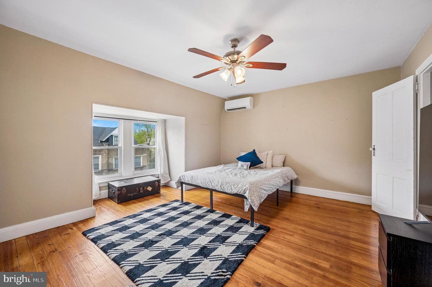 54 W Harvey Street photo 17