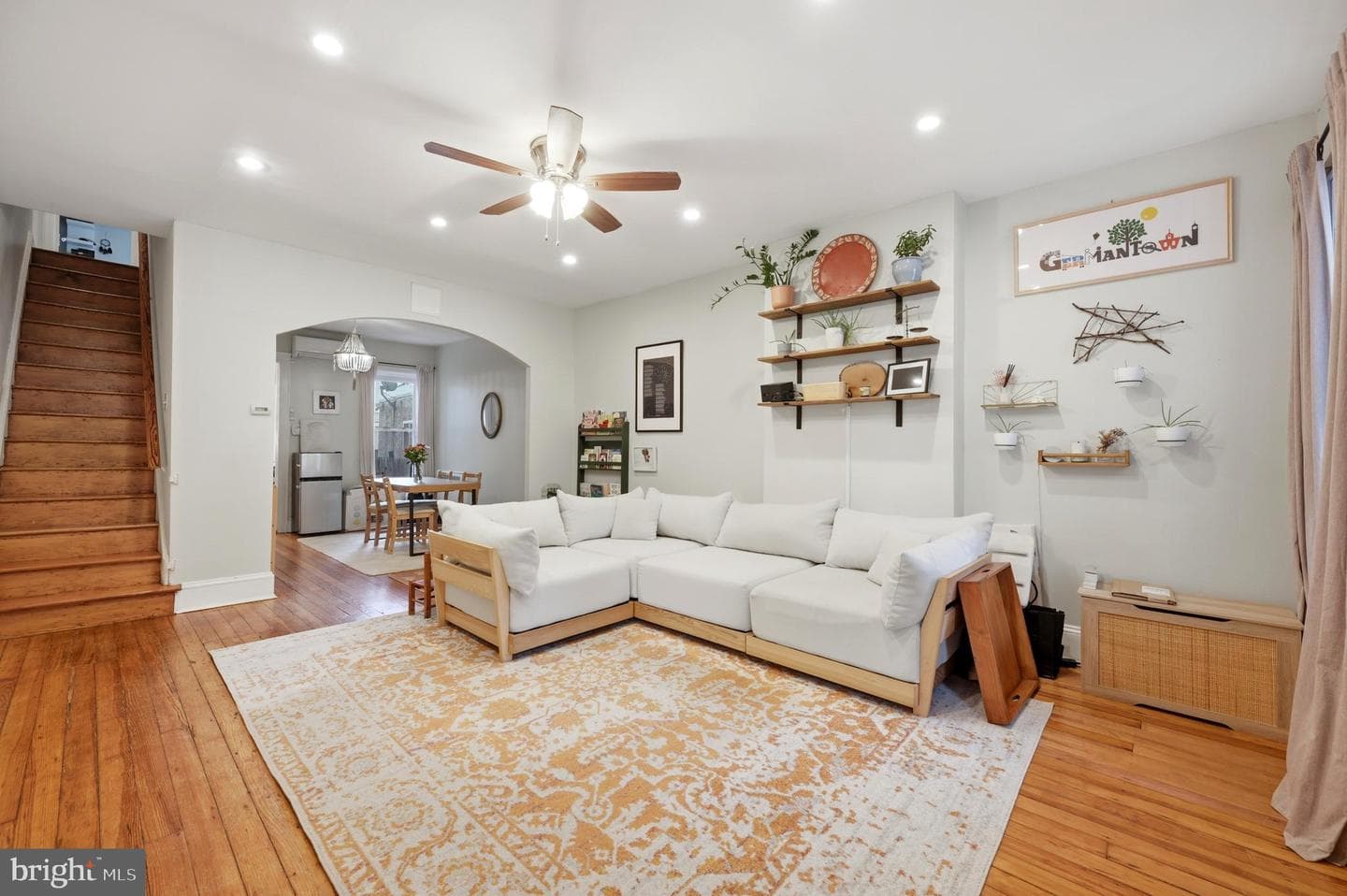 54 W Harvey Street photo 3