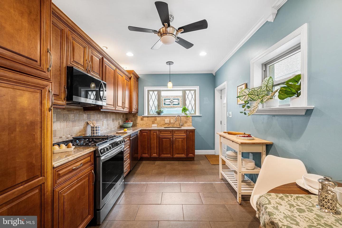 1139 Tasker Street photo 10