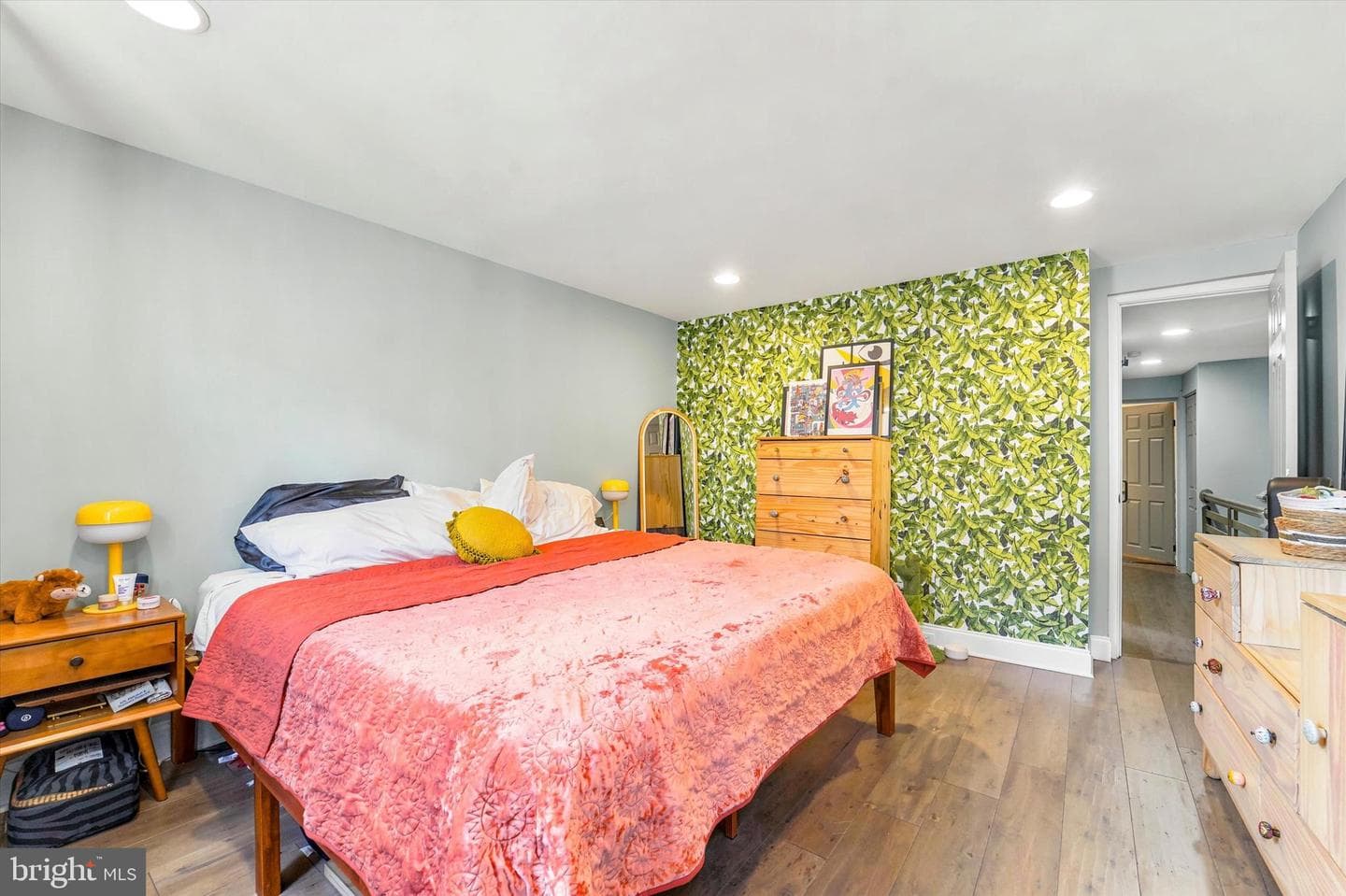 1443 E Oxford Street photo 10