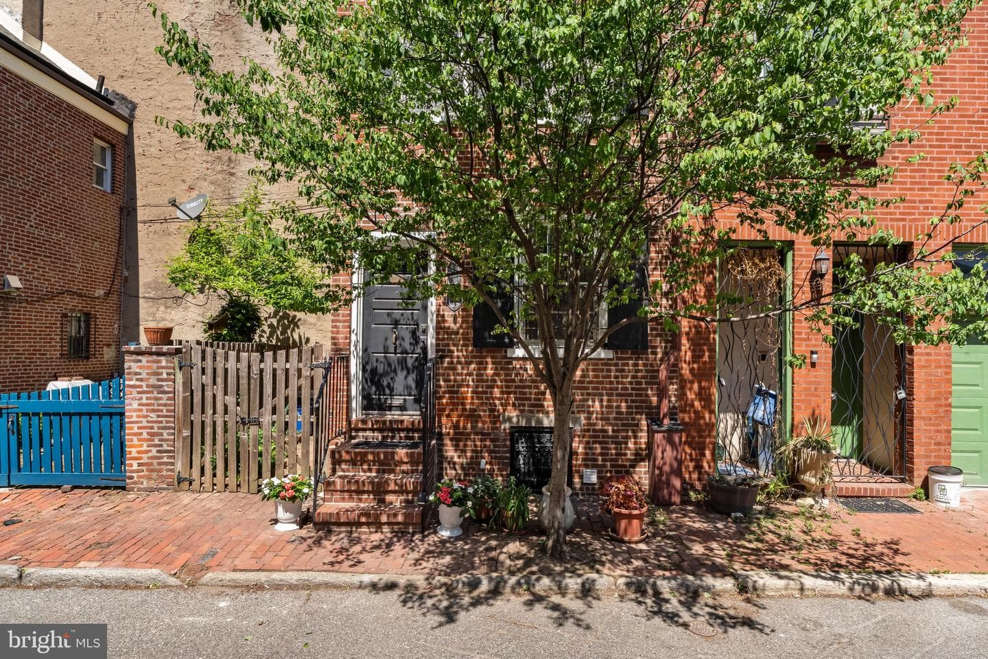 1135 Waverly Street photo 17