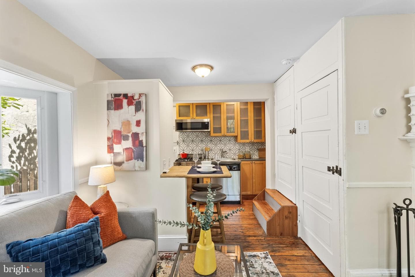 1135 Waverly Street photo 3