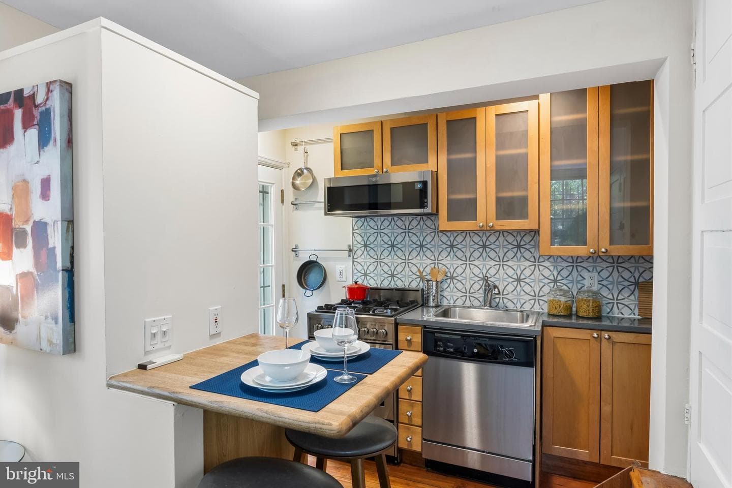 1135 Waverly Street photo 6