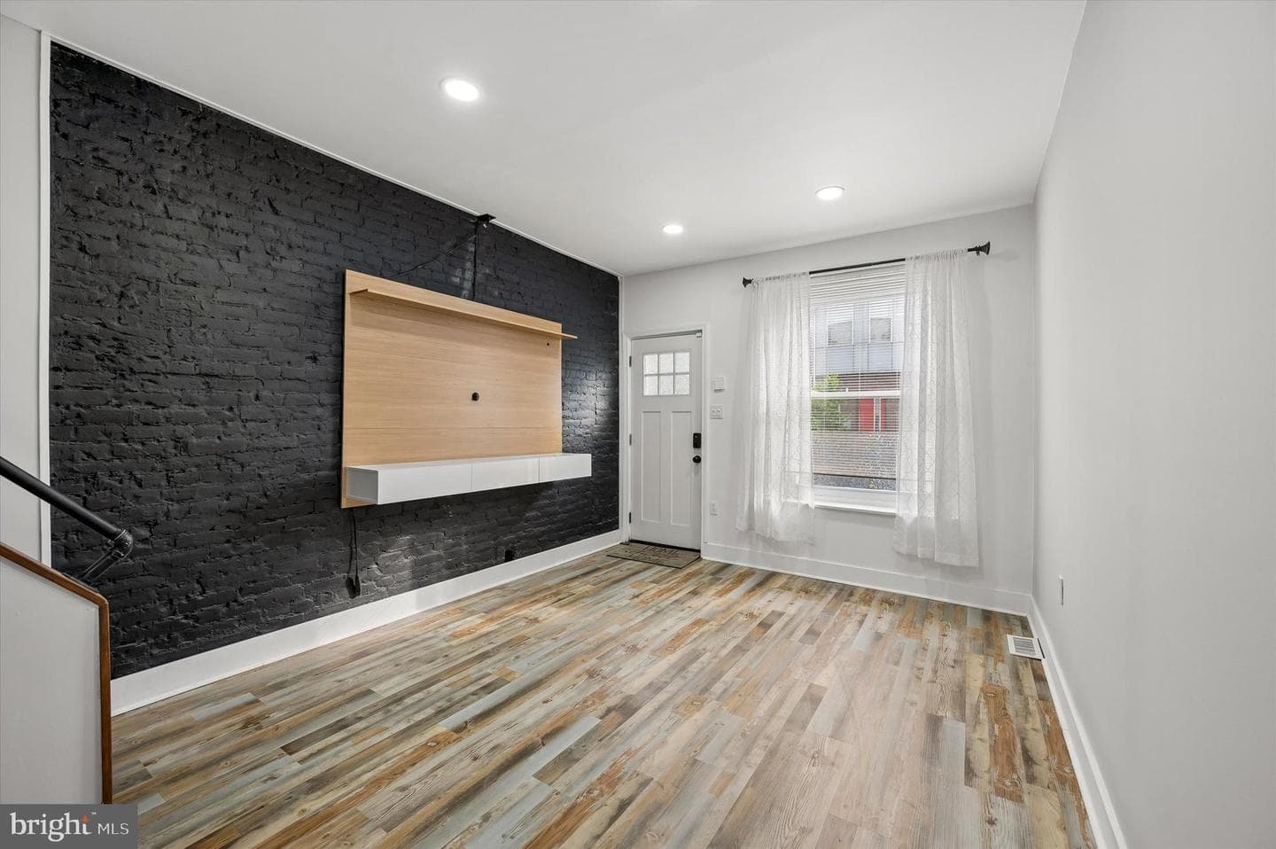 1812 E Albert Street photo 3
