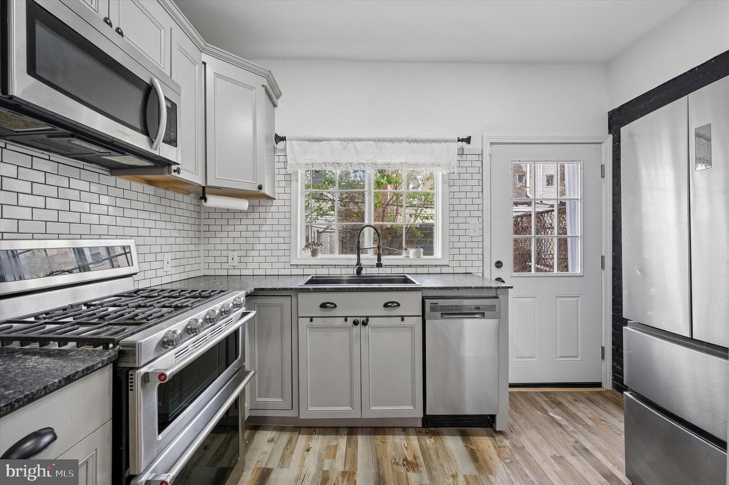 1812 E Albert Street photo 6