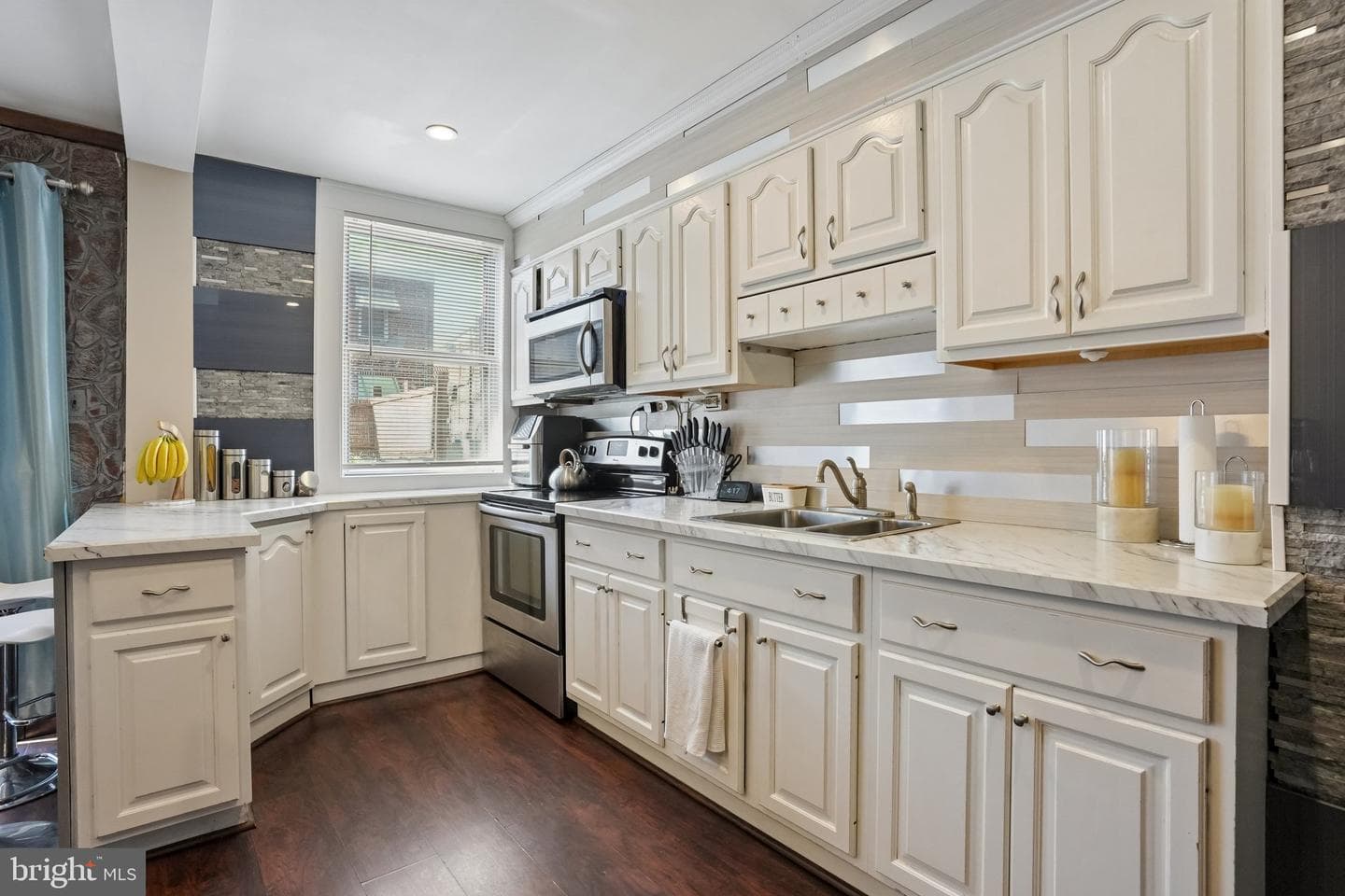 7242 Algard photo 11