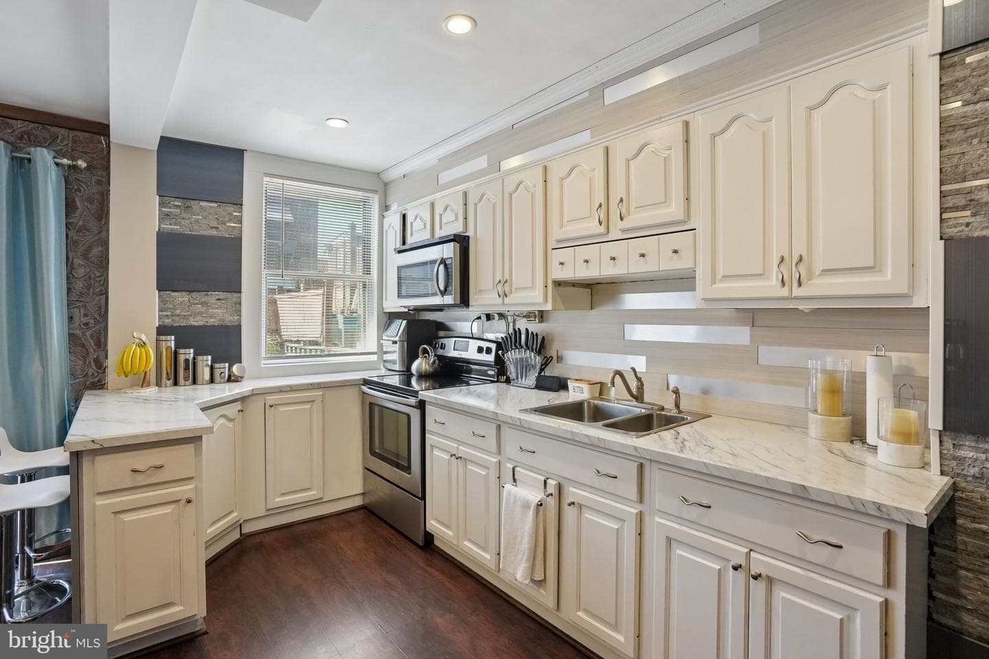 7242 Algard photo 12