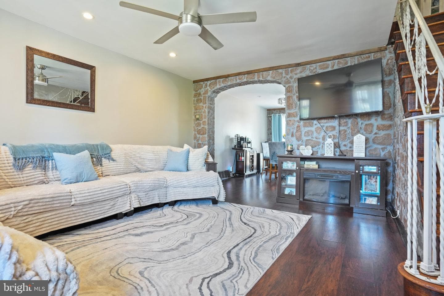7242 Algard photo 4