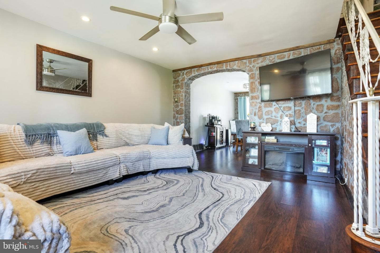 7242 Algard photo 5