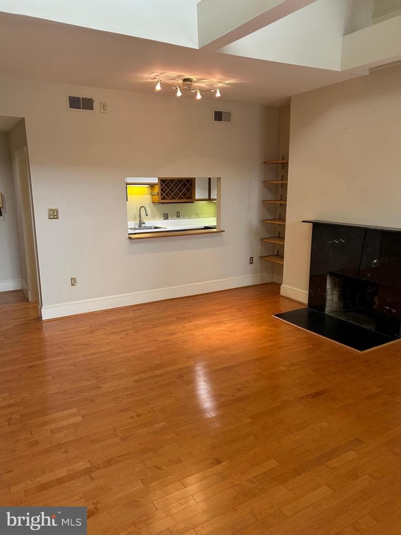 918-920 Spruce Street #11 photo 5