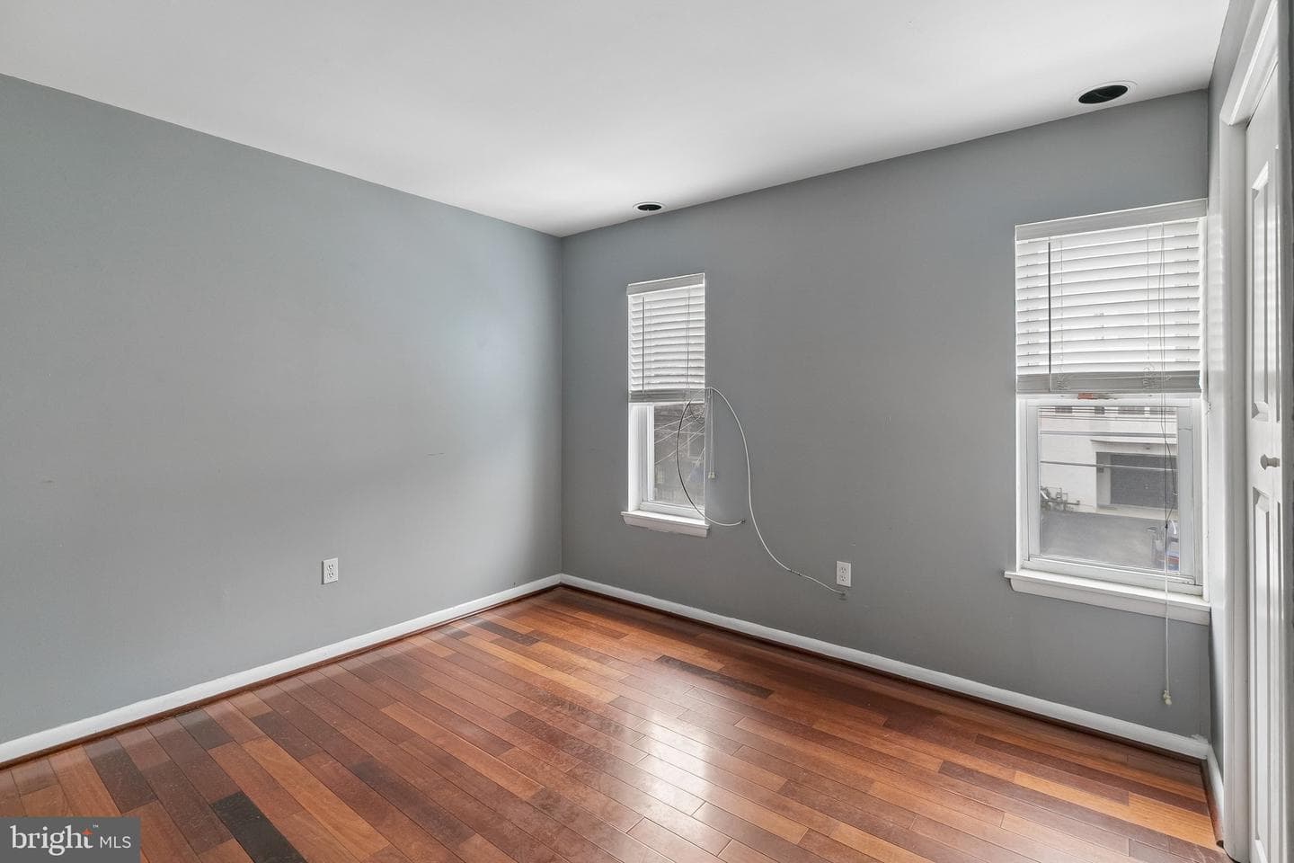 4648 Mansion Street photo 25