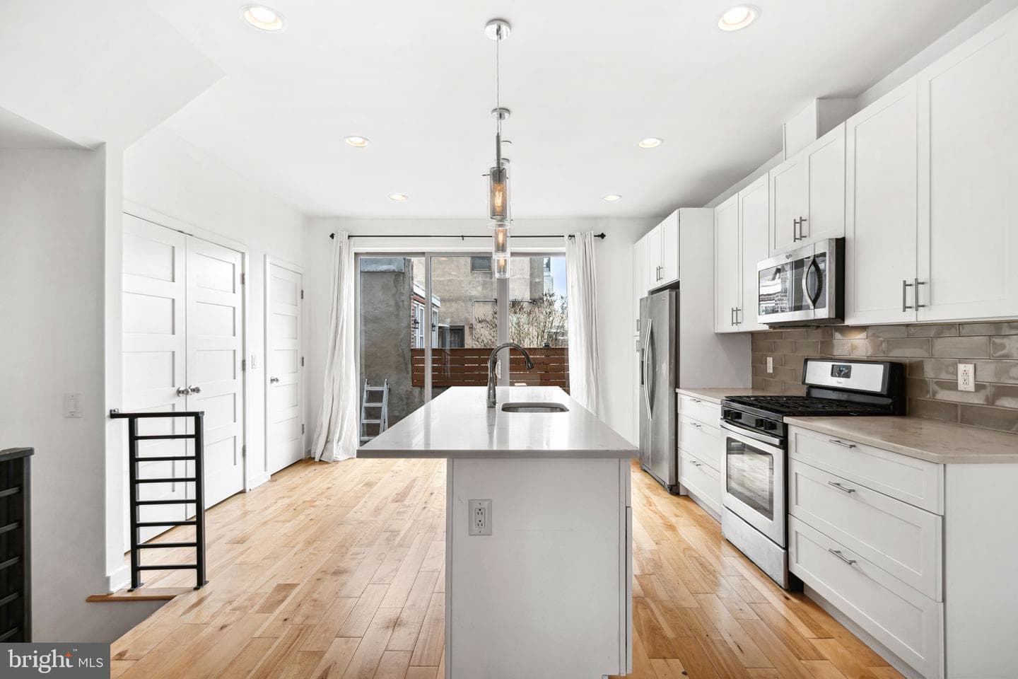 2202b E Thompson Street #b photo 5