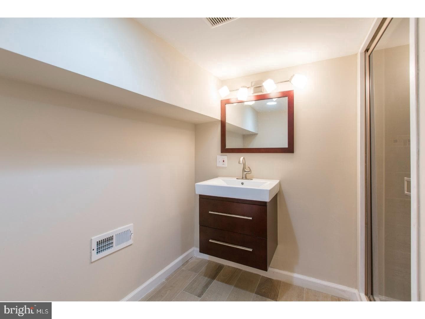 1740 Sigel Street photo 21