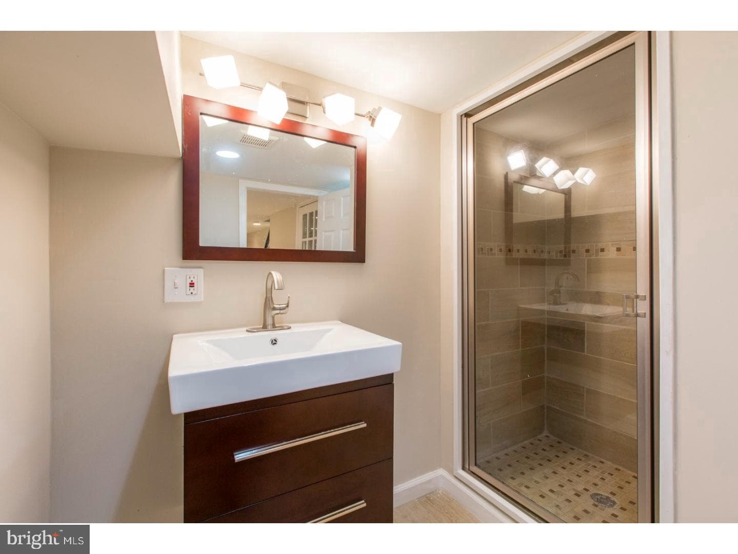 1740 Sigel Street photo 22