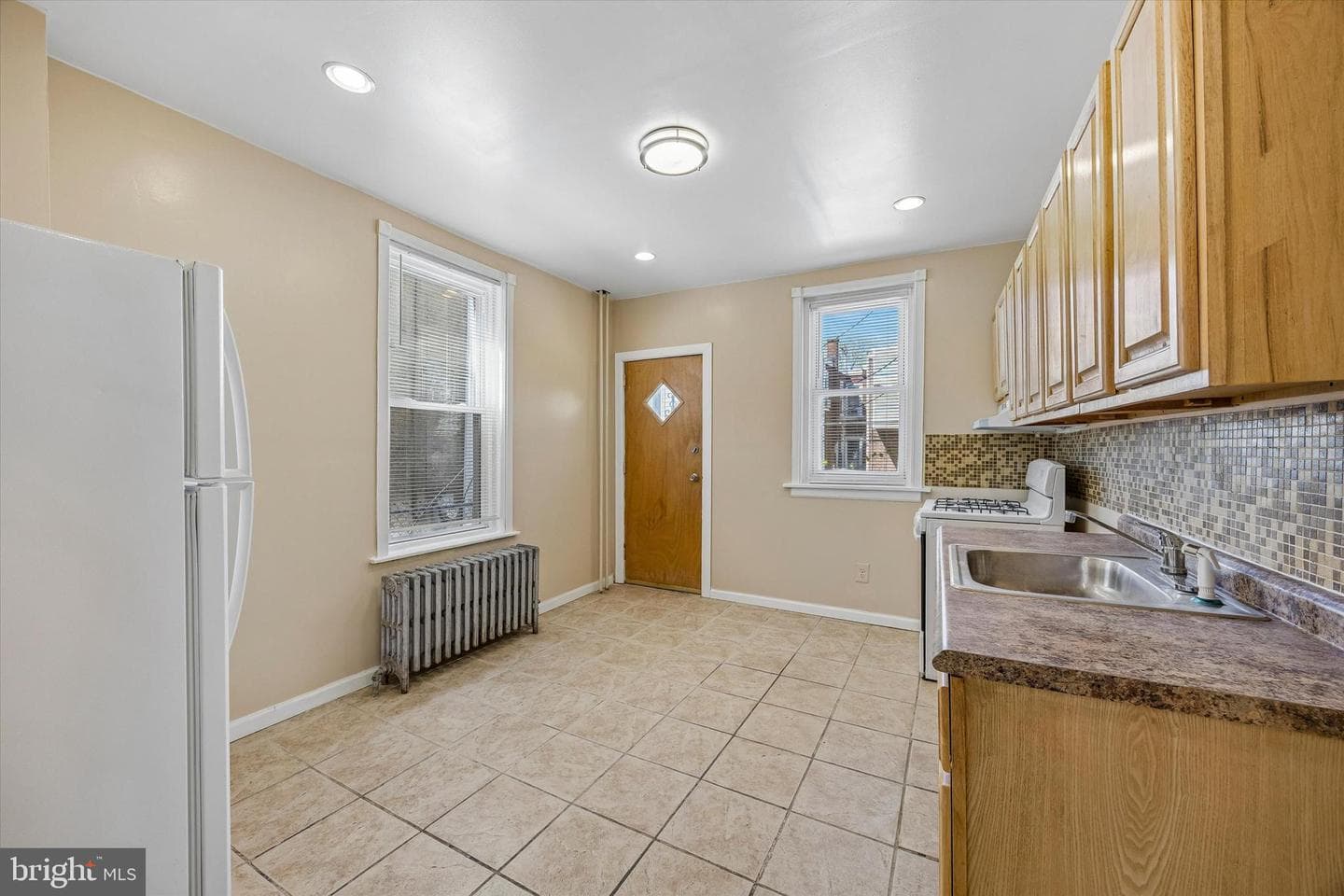 6422 N Lambert Street photo 3