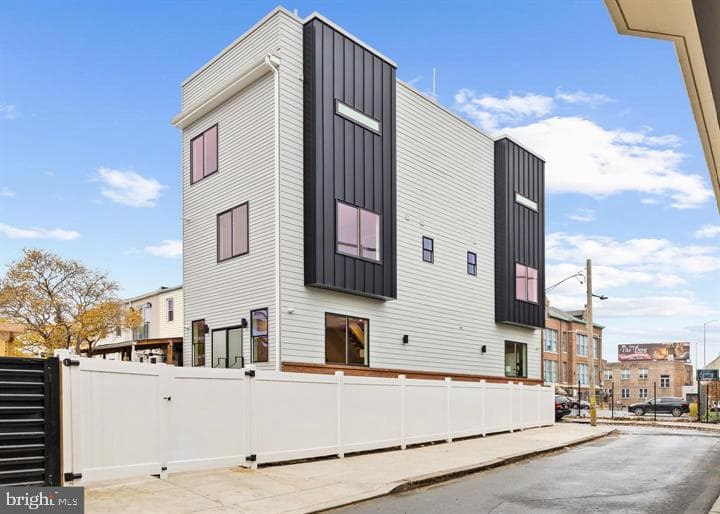2053 E Cumberland Street photo 69