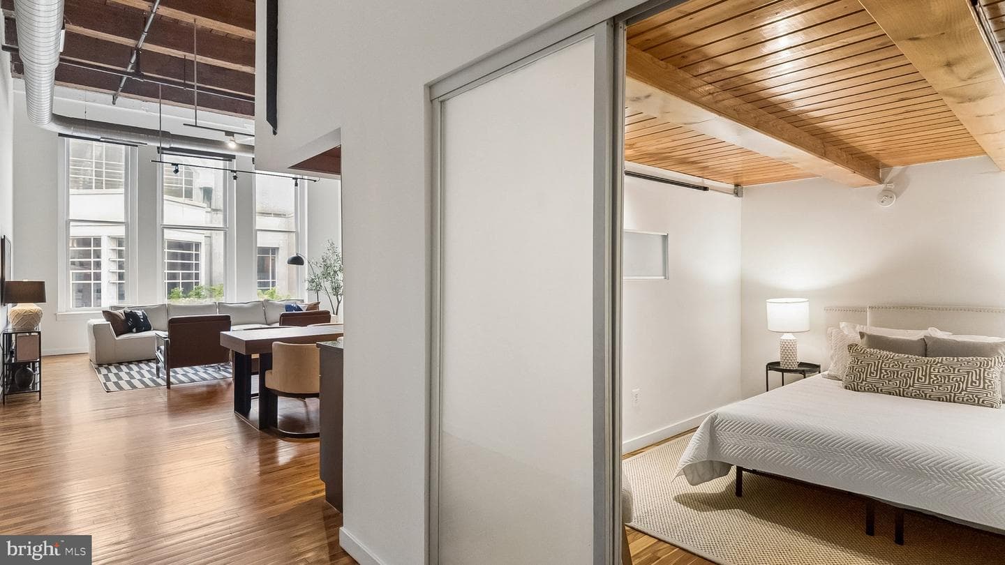 1027 Arch Street #302 photo 20
