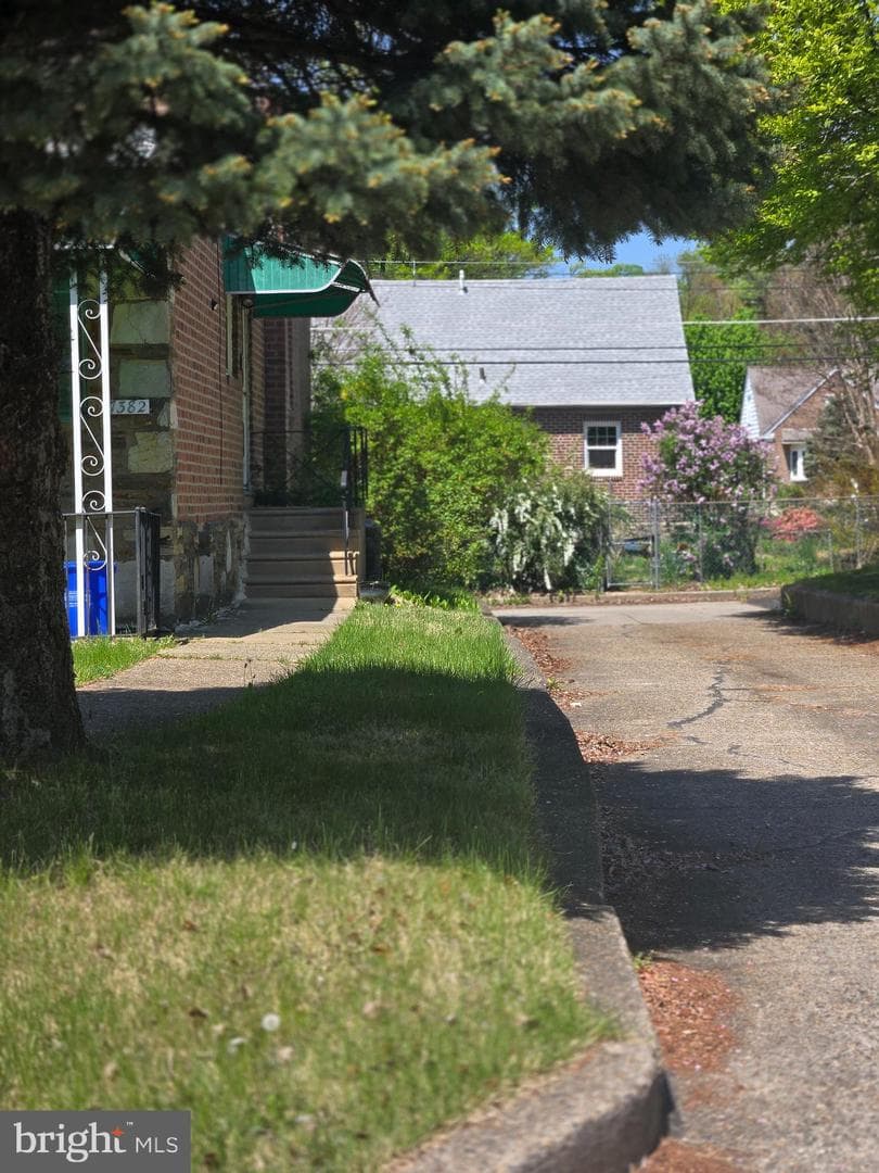 7382 Shelbourne Street photo 3