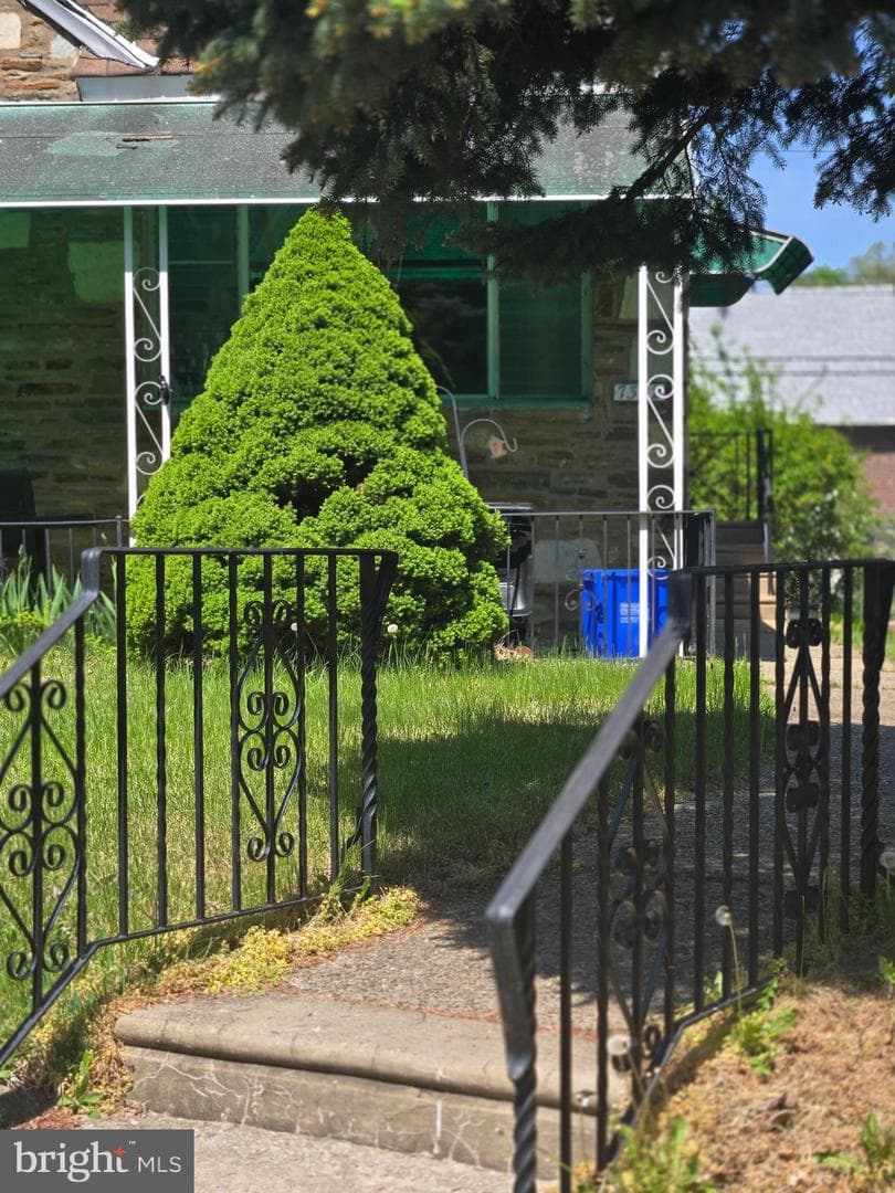 7382 Shelbourne Street photo 4