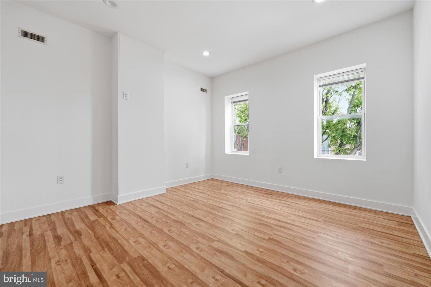 2512 W Sergeant Street photo 10
