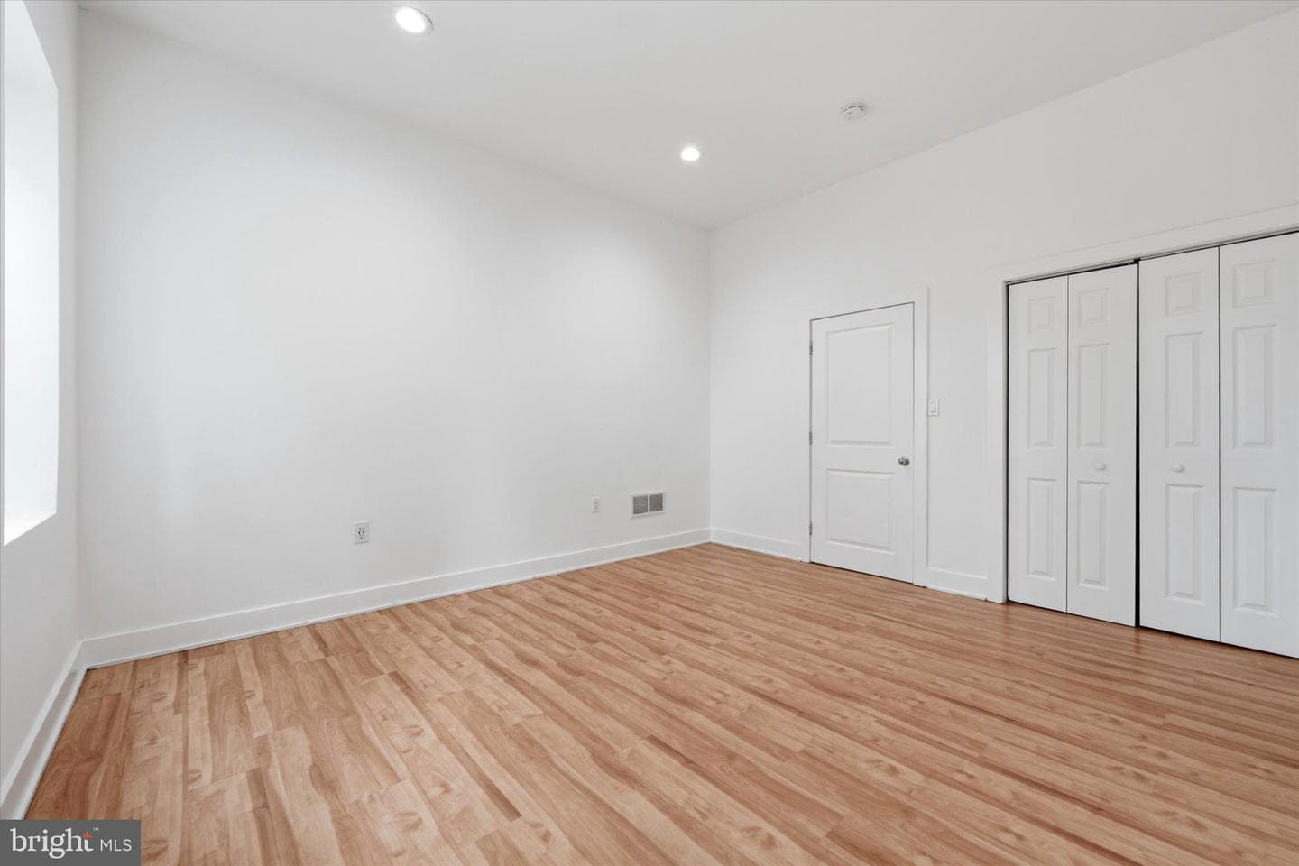2512 W Sergeant Street photo 11