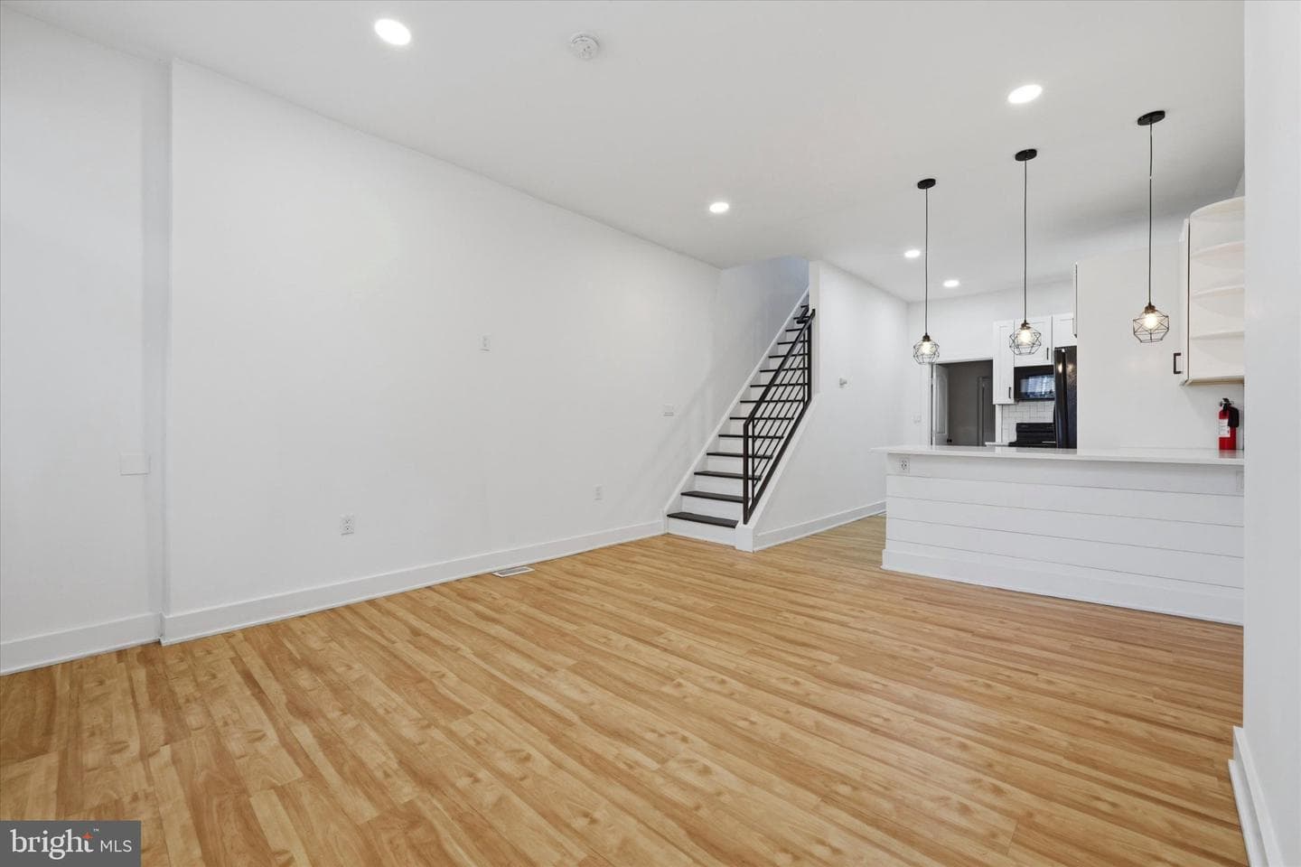 2512 W Sergeant Street photo 3