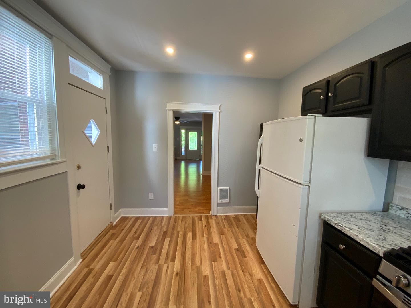 427 E Sharpnack Street photo 13