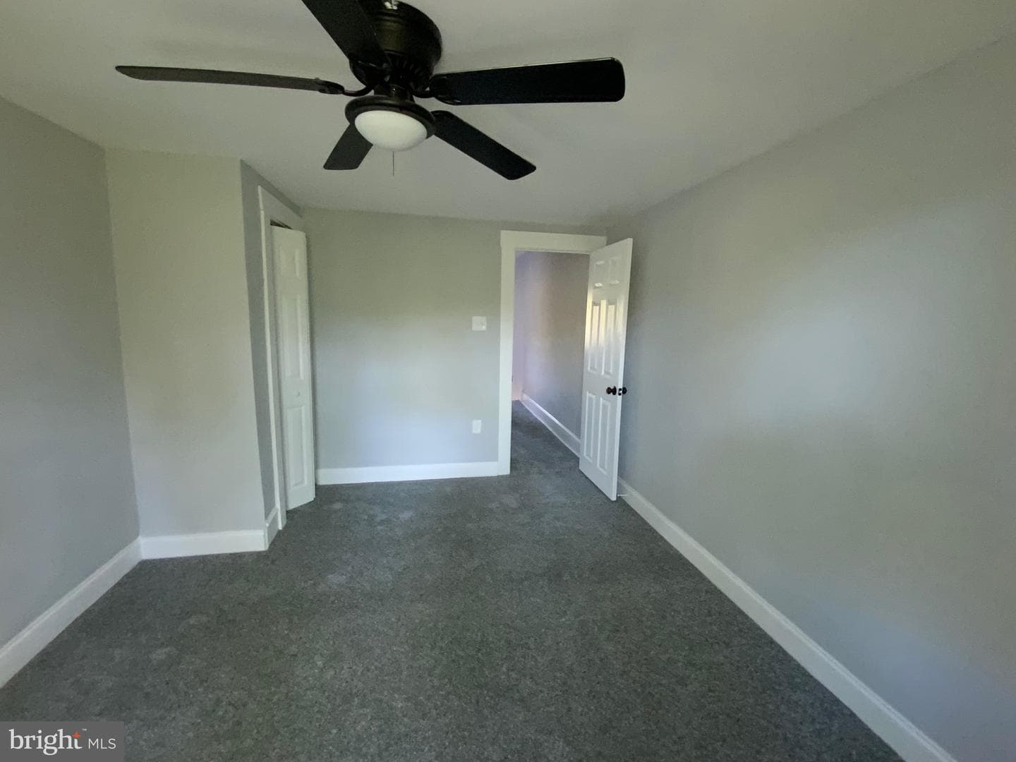 427 E Sharpnack Street photo 25