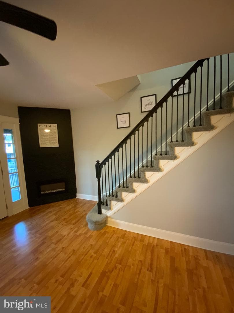 427 E Sharpnack Street photo 8