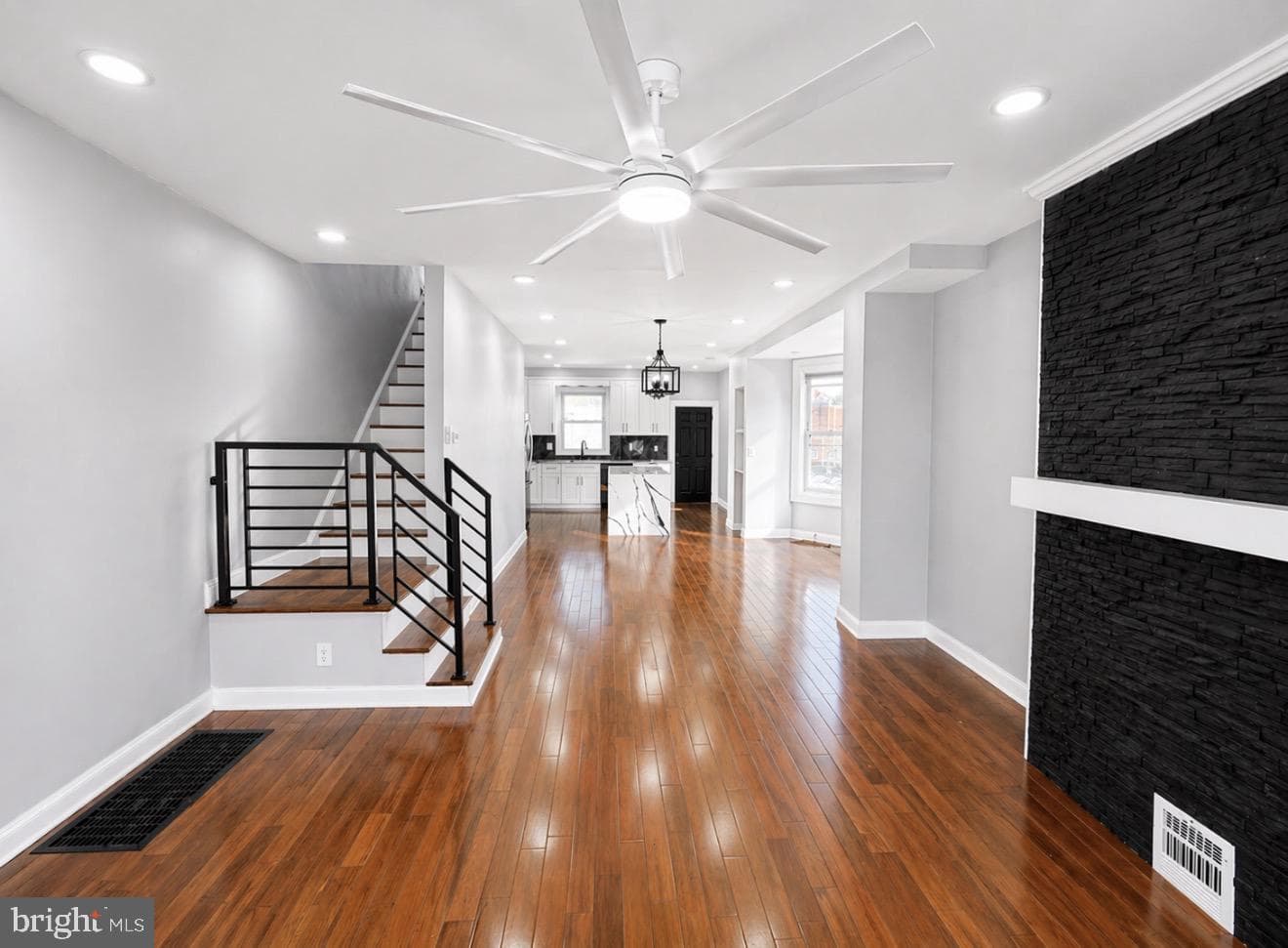 60 W Pomona Street photo 3