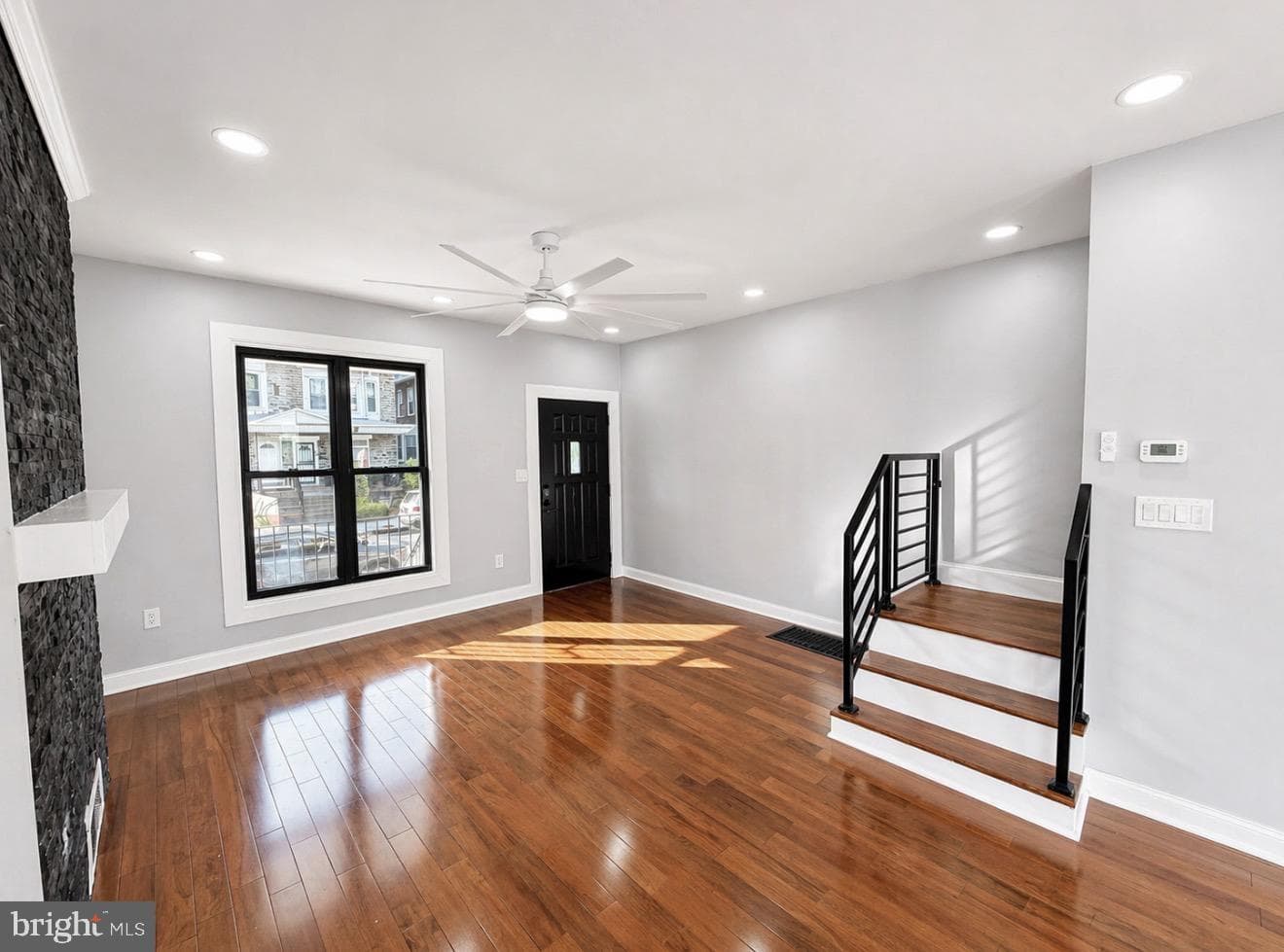 60 W Pomona Street photo 4