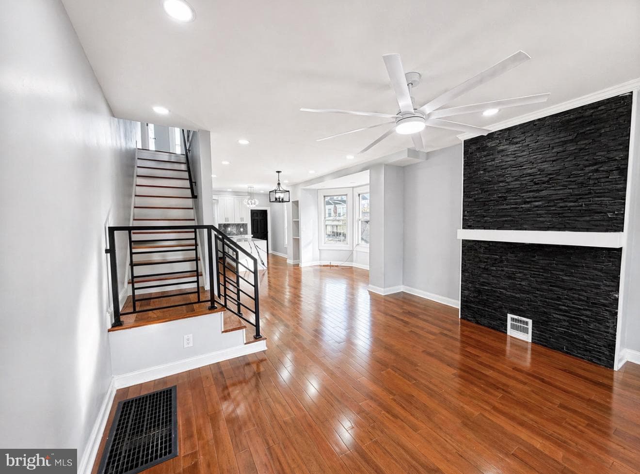 60 W Pomona Street photo 5