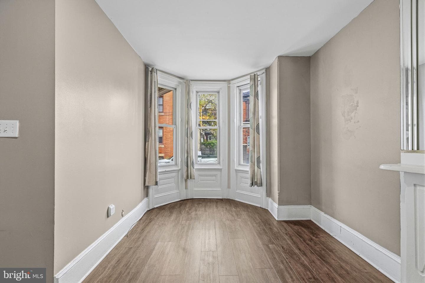 1109 W Silver Street photo 12