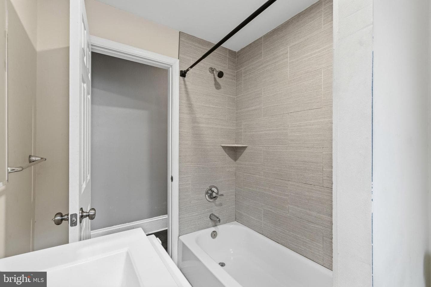 1109 W Silver Street photo 21