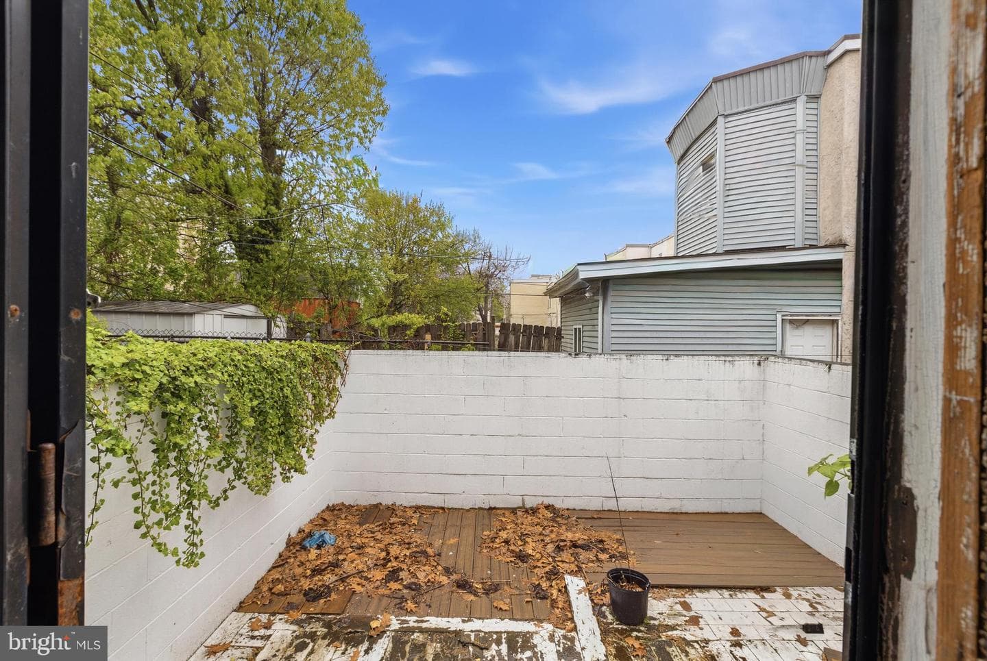 1109 W Silver Street photo 27