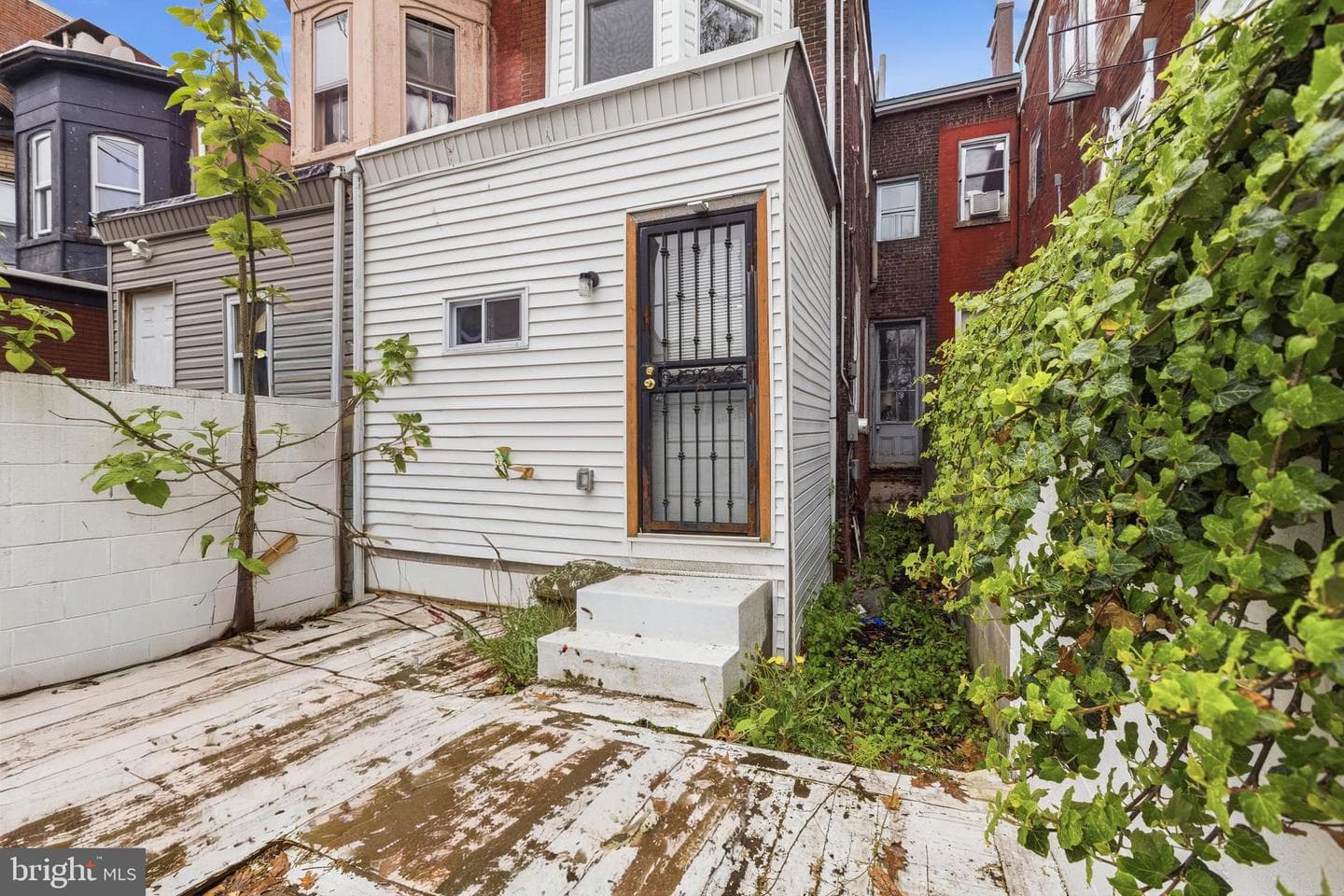 1109 W Silver Street photo 28