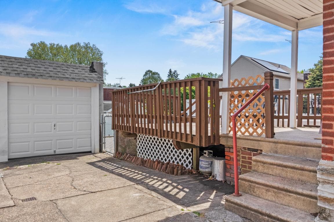 7811 N Fillmore Street photo 12