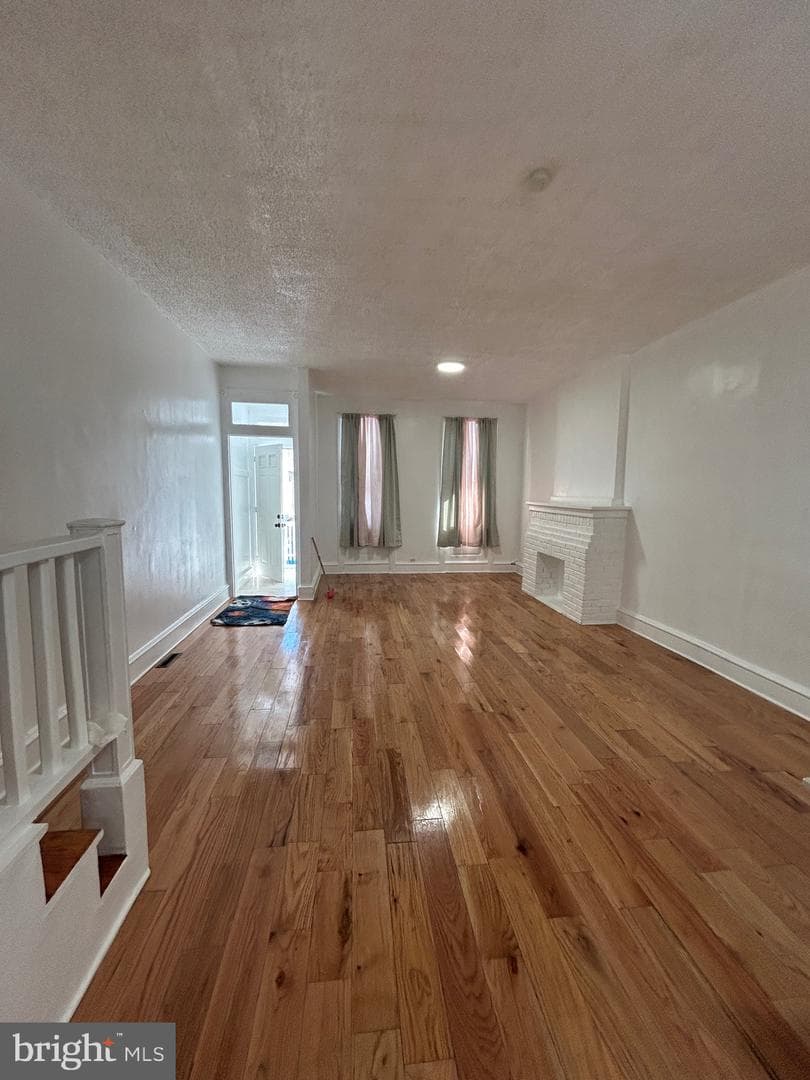 1515 Overington Street photo 10