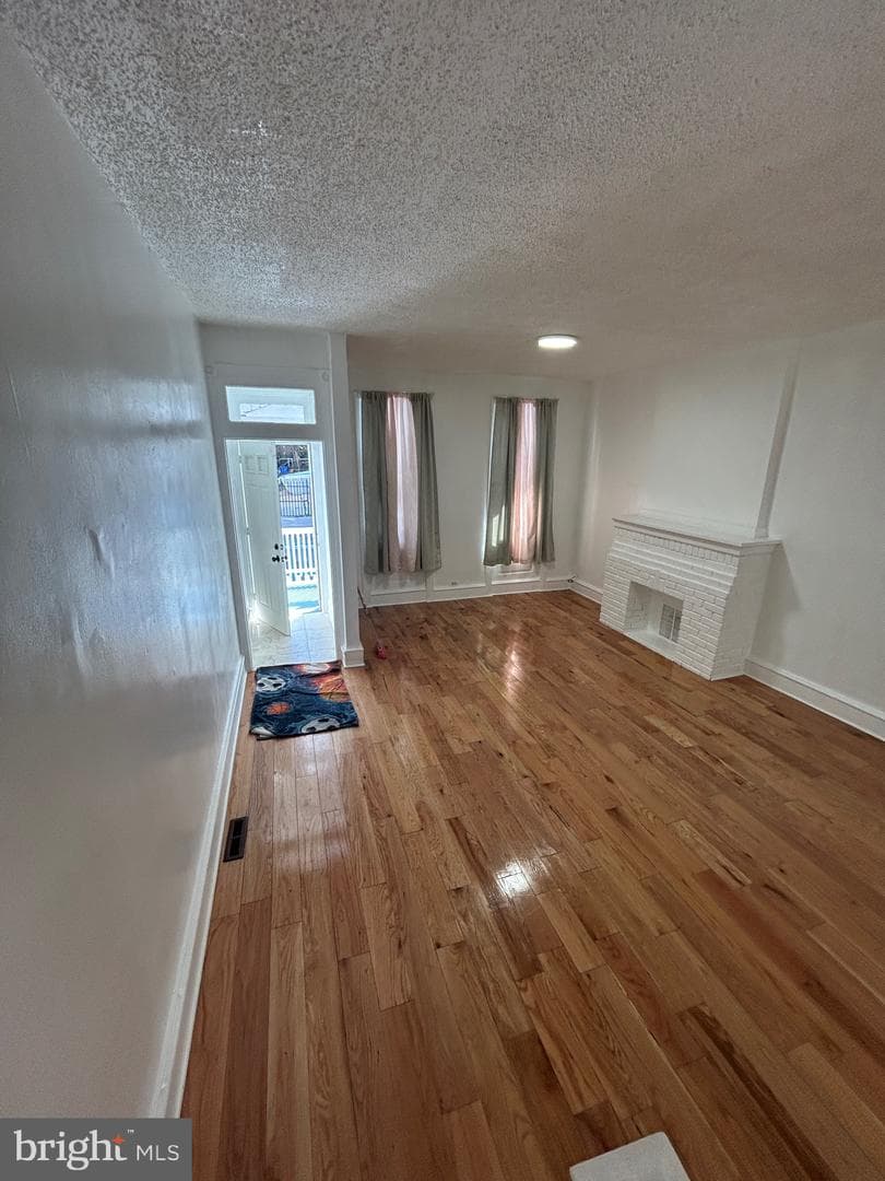 1515 Overington Street photo 22