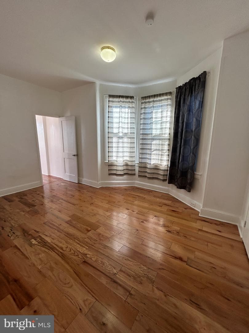 1515 Overington Street photo 23