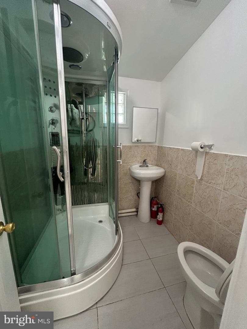 1515 Overington Street photo 8