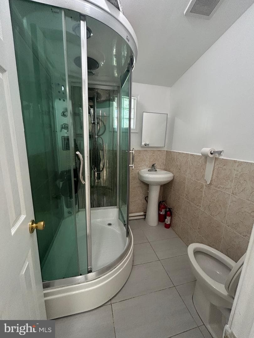 1515 Overington Street photo 9
