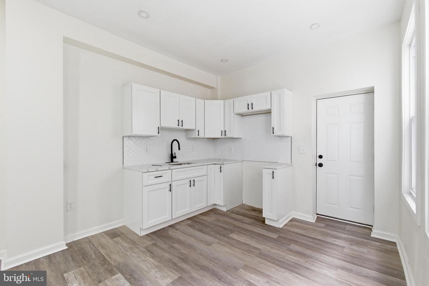 3727 N 8th Street photo 9