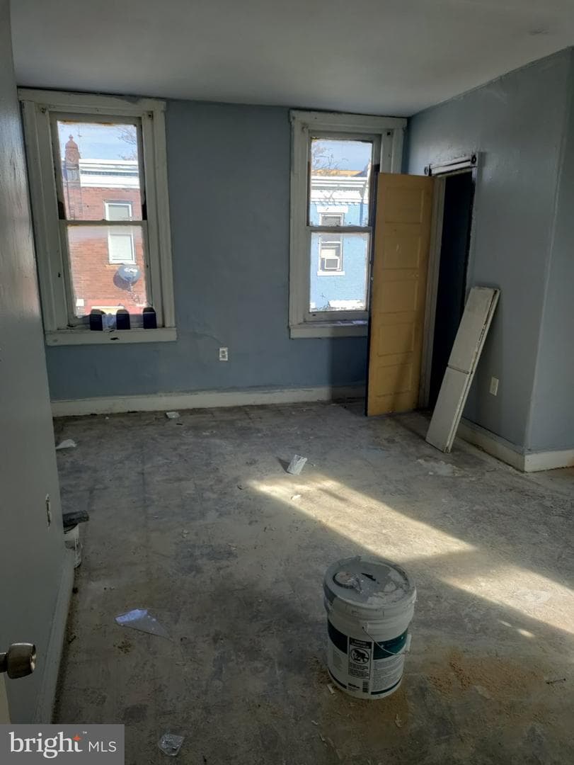 242 E Mayfield Street photo 14