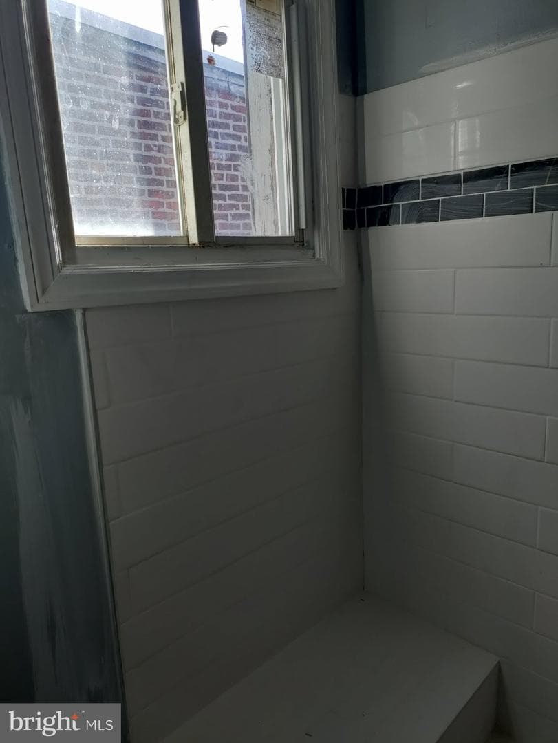 242 E Mayfield Street photo 19
